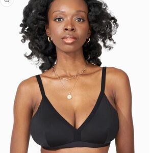 Bodily Wireless Black V-Neck Bralette - medium - maternity and Nursing friendly